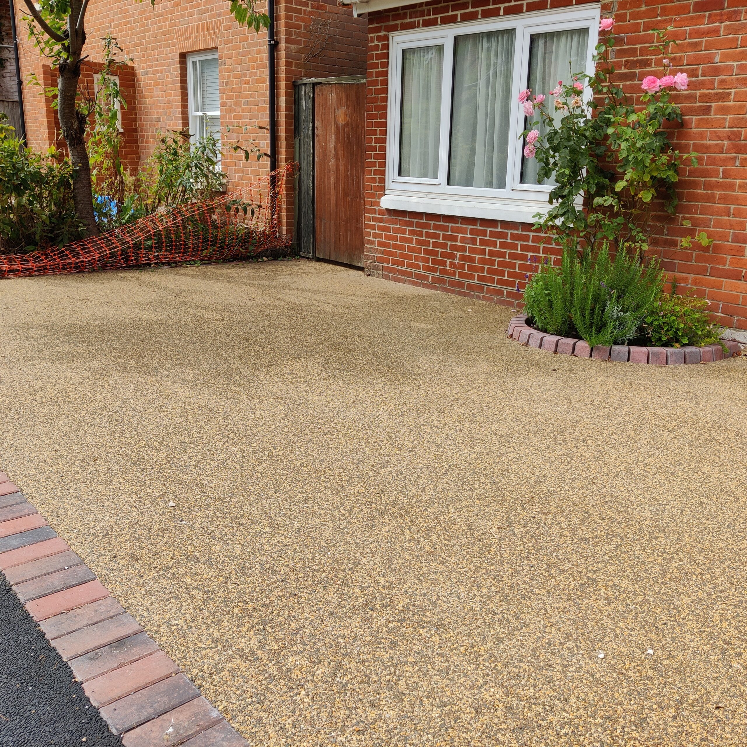 Close up of resin bound aggregate showing the even, seamless finish